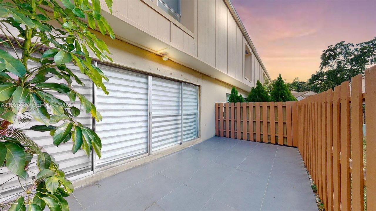 8212 NW 8th Pl, Unit 2, Plantation, FL 33324 Photo