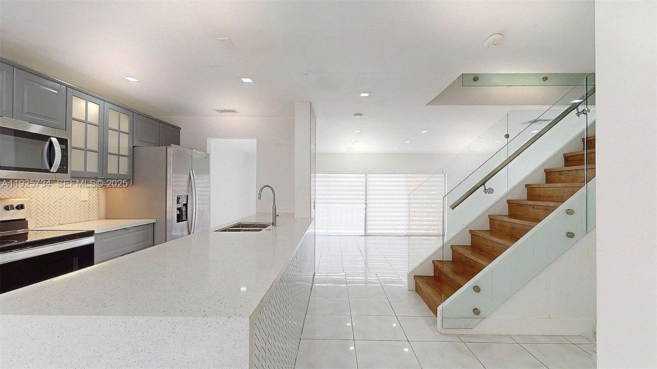 8212 NW 8th Pl, Unit 2, Plantation, FL 33324 Photo