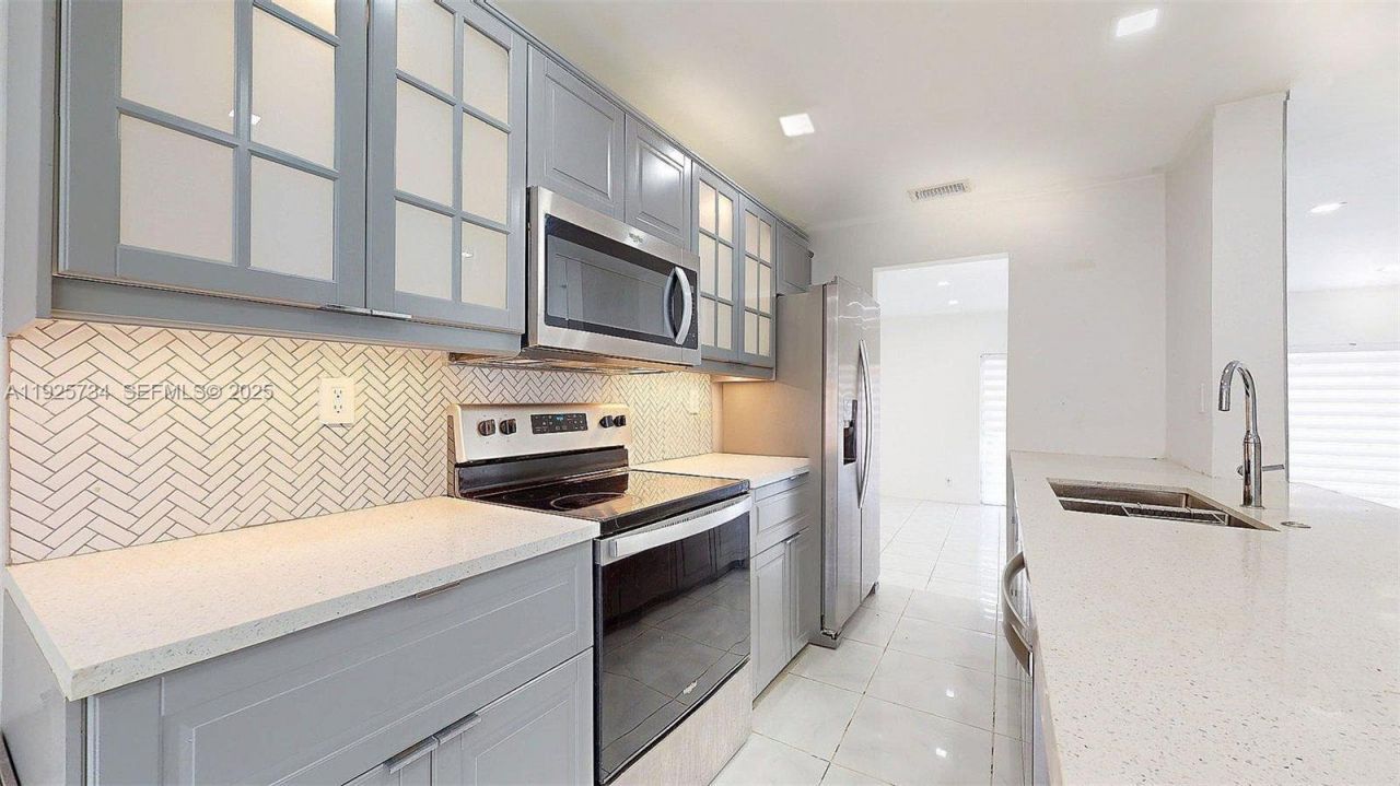 8212 NW 8th Pl, Unit 2, Plantation, FL 33324 Photo