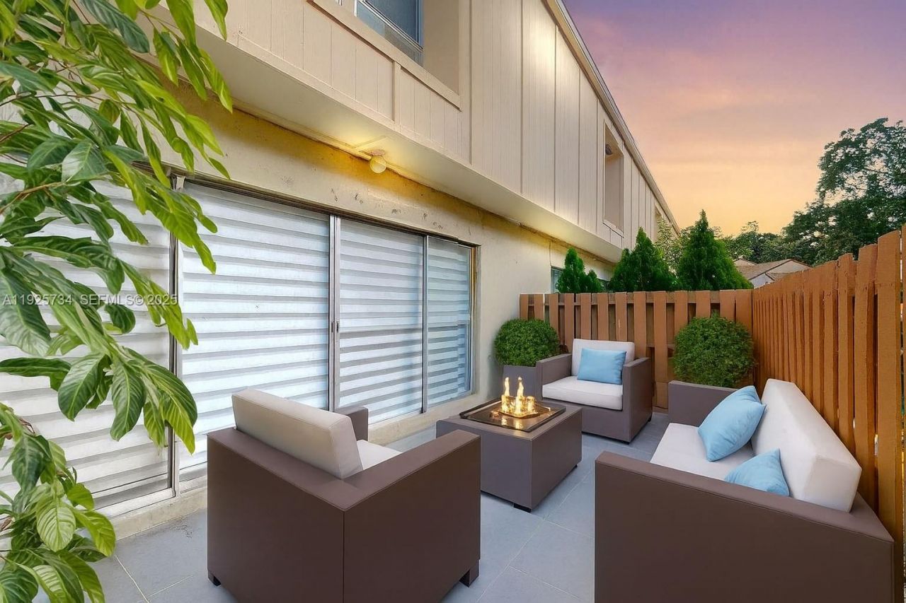 8212 NW 8th Pl, Unit 2, Plantation, FL 33324 Photo