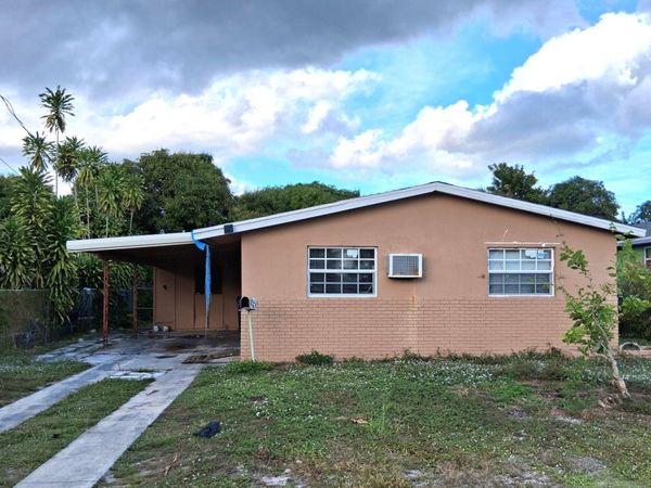 1240 W 33rd Street, Riviera Beach, FL 33404