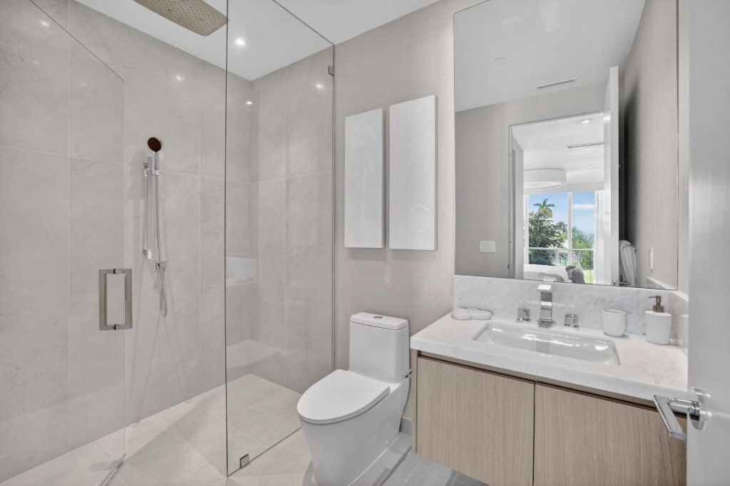 2311 SE 17th Street, Unit 204, Fort Lauderdale, FL 33316 Photo