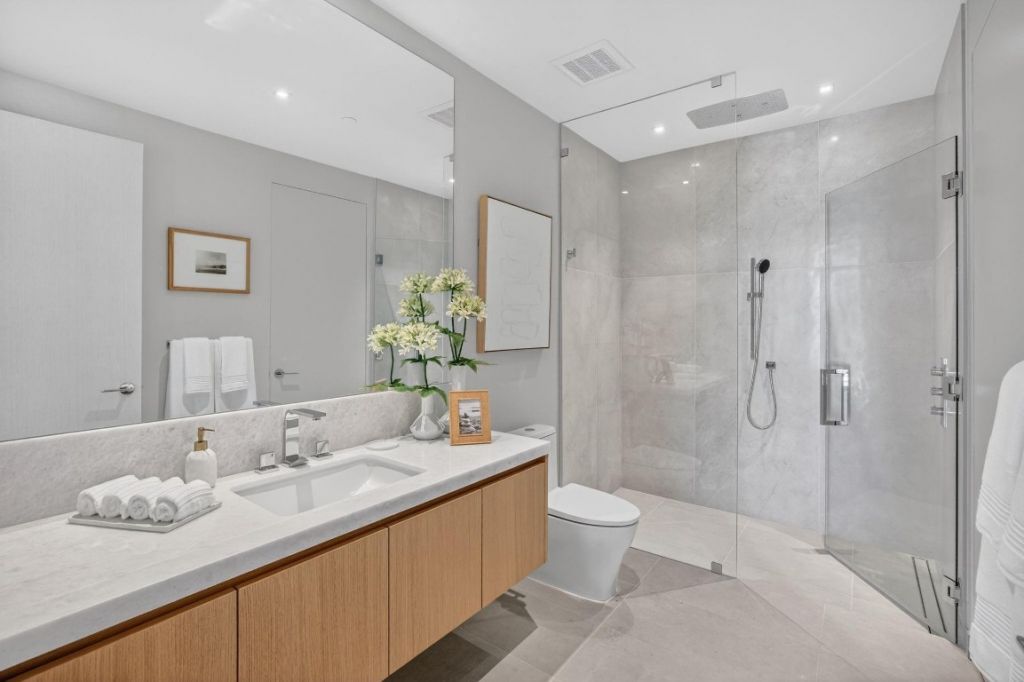 2311 SE 17th Street, Unit 204, Fort Lauderdale, FL 33316 Photo