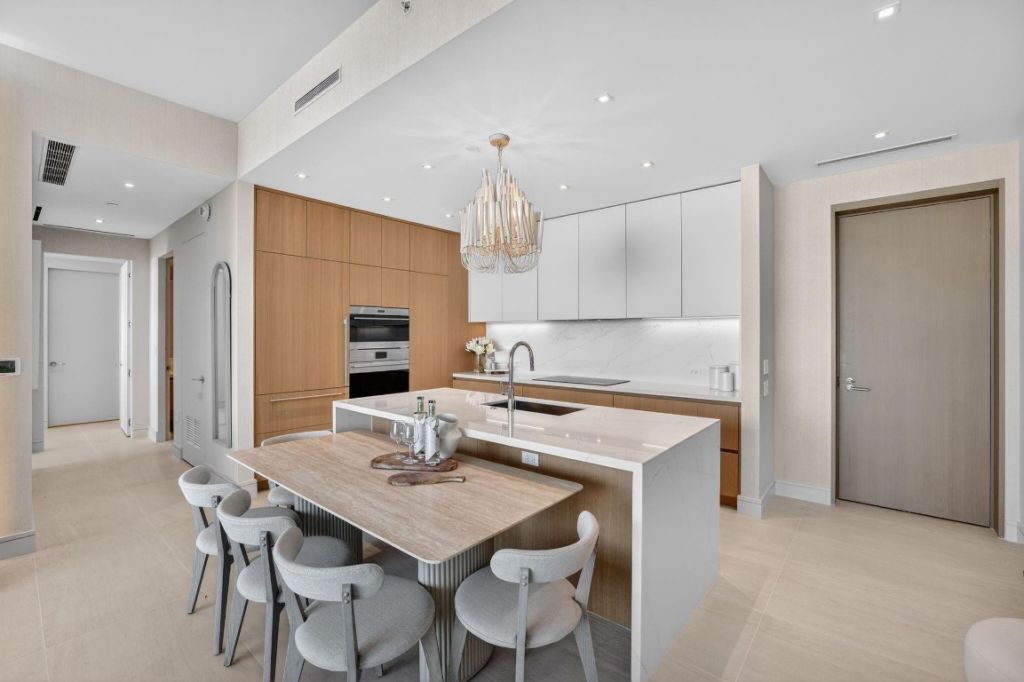 2311 SE 17th Street, Unit 204, Fort Lauderdale, FL 33316 Photo