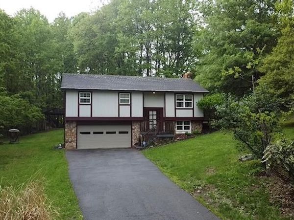3257 Beeson Rd, Lashmeet, WV 24733