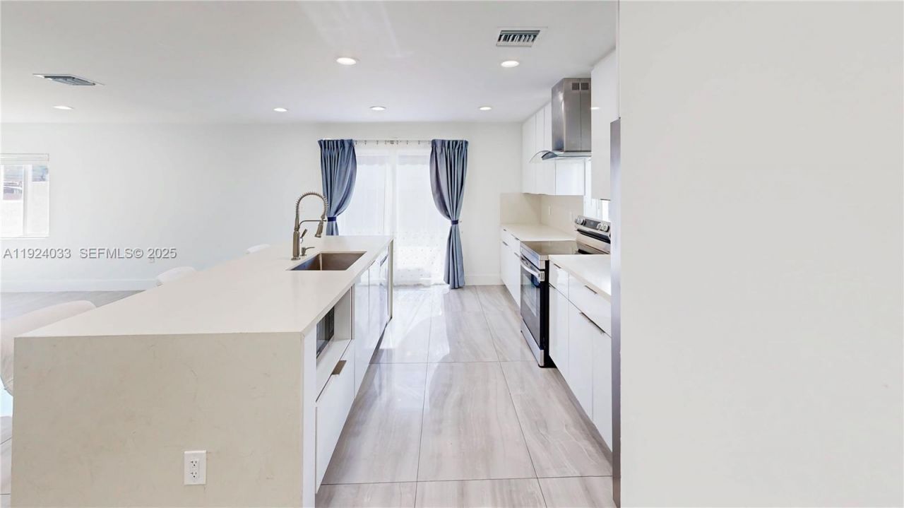 1886 NW 68th St, Miami, FL 33147 Photo