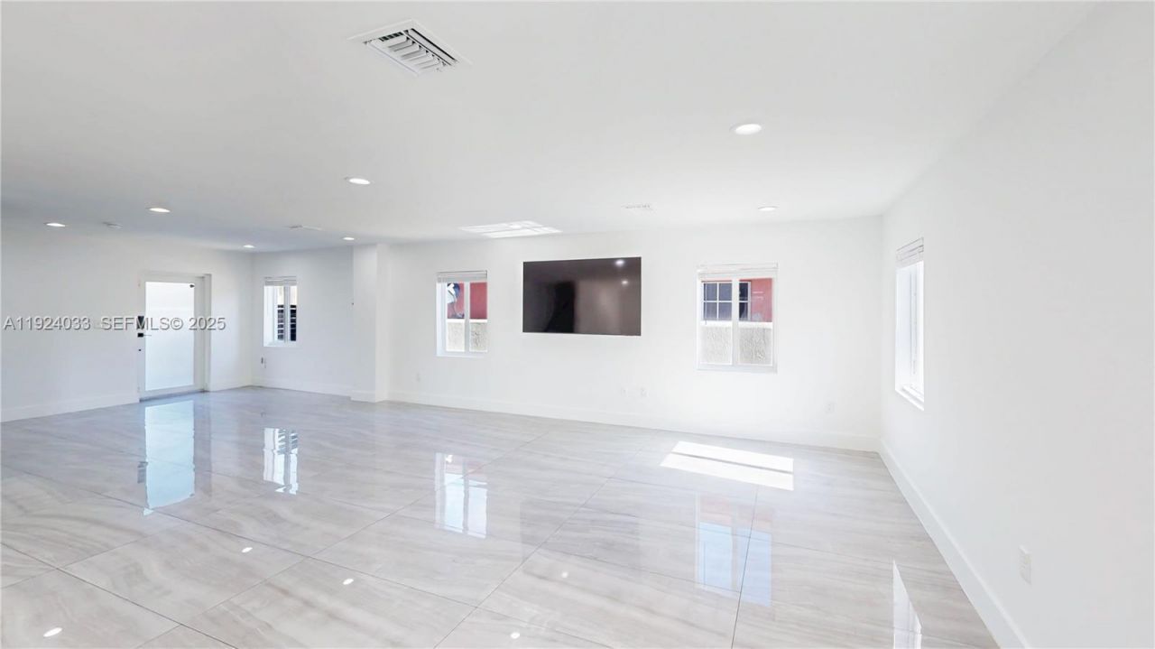 1886 NW 68th St, Miami, FL 33147 Photo