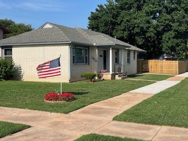 300 N Lowe , Hobart, OK 73651