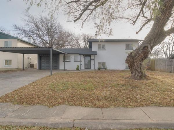 2404 Piccadilly Circle, Moore, OK 73160