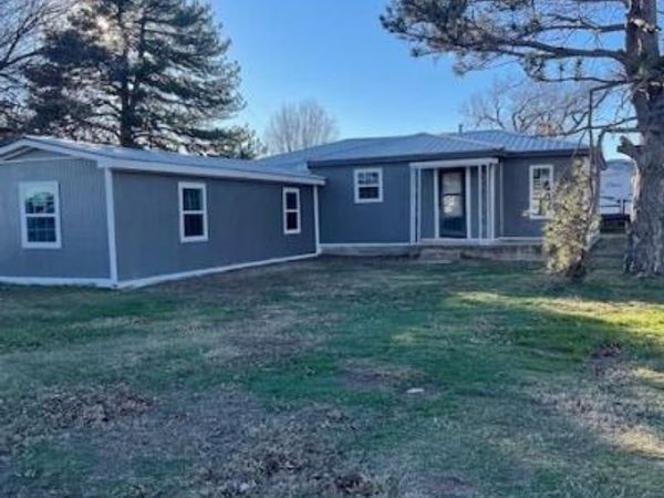 804 Walker Avenue, Lone Wolf, OK 73655