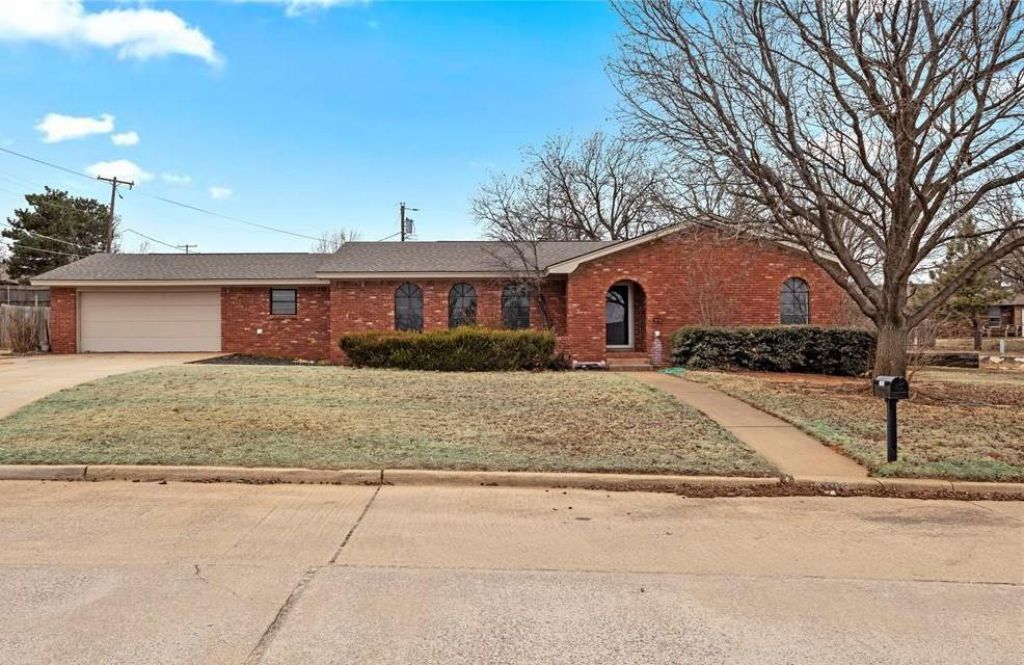 1207 N Kansas, Weatherford, OK 73096 Main Photo