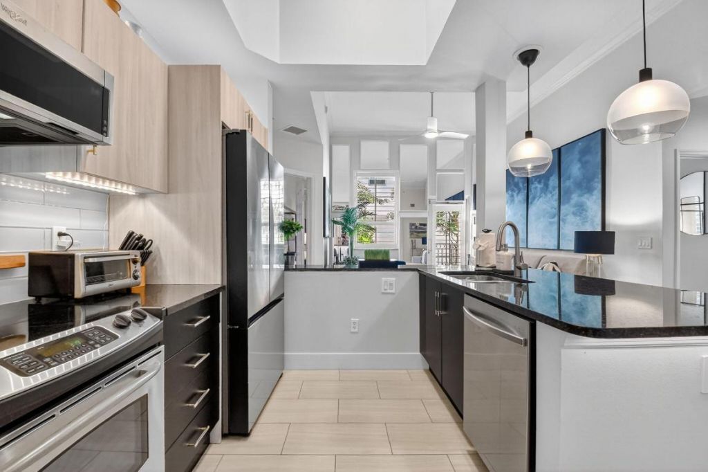 600 S Dixie Highway, Unit 141, West Palm Beach, FL 33401 Photo