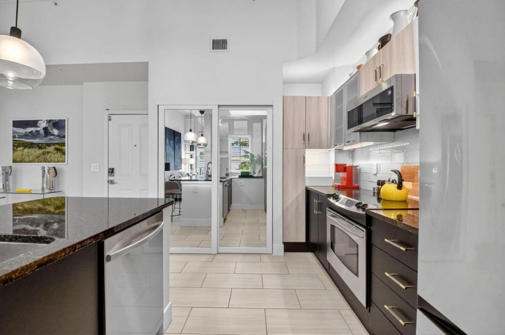 600 S Dixie Highway, Unit 141, West Palm Beach, FL 33401 Photo