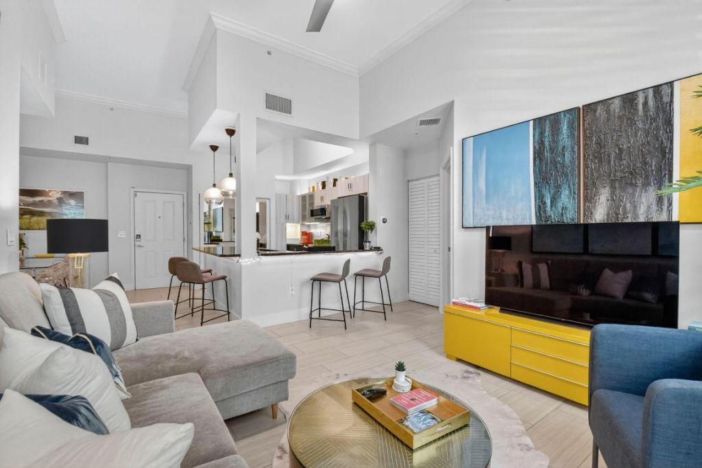 600 S Dixie Highway, Unit 141, West Palm Beach, FL 33401 Photo