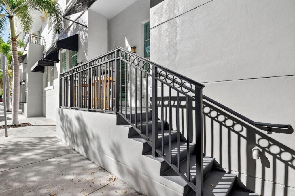 600 S Dixie Highway, Unit 141, West Palm Beach, FL 33401 Photo