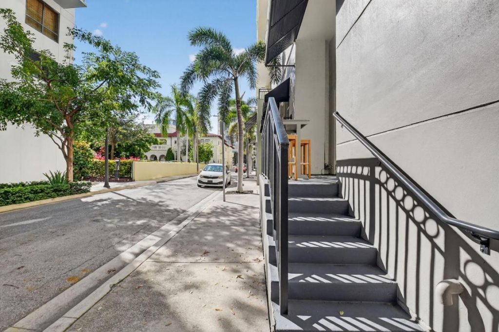 600 S Dixie Highway, Unit 141, West Palm Beach, FL 33401 Photo