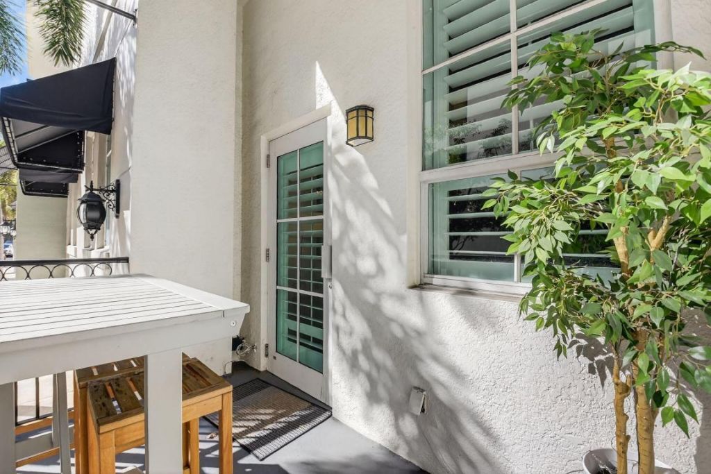 600 S Dixie Highway, Unit 141, West Palm Beach, FL 33401 Photo