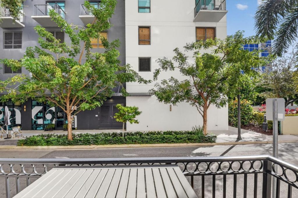 600 S Dixie Highway, Unit 141, West Palm Beach, FL 33401 Photo