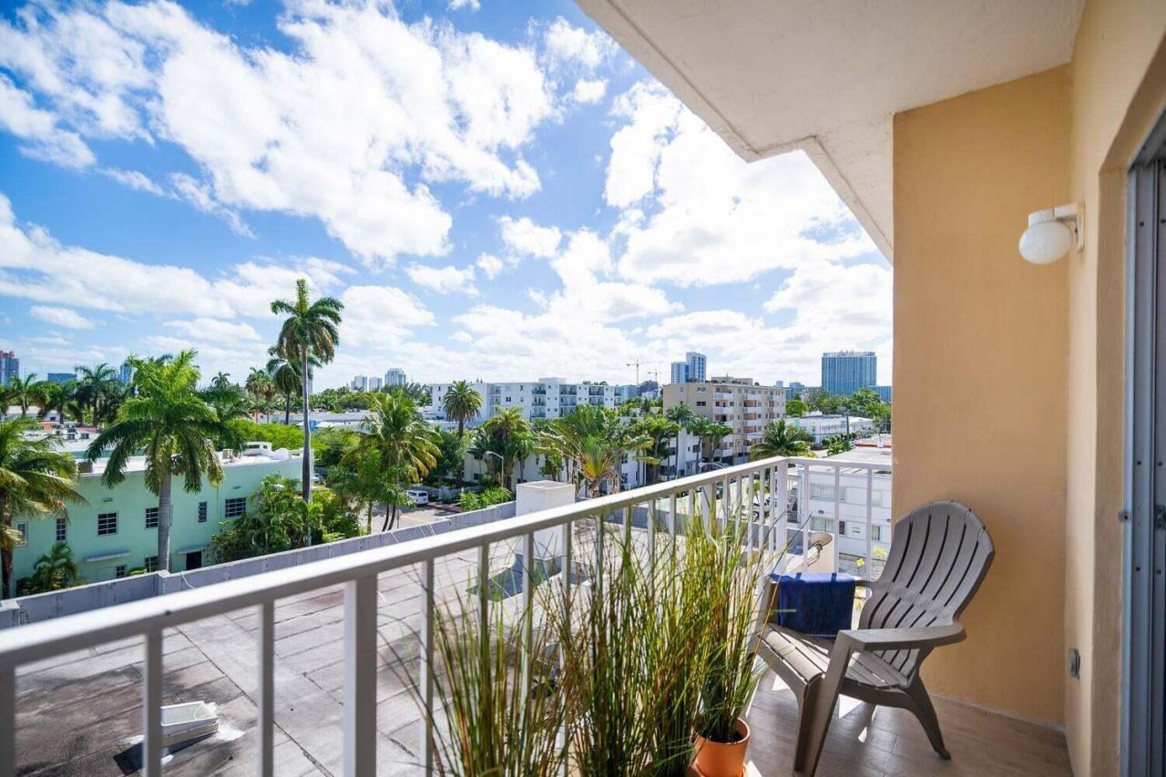 1605 Pennsylvania Avenue, Unit 502, Miami Beach, FL 33139 Photo