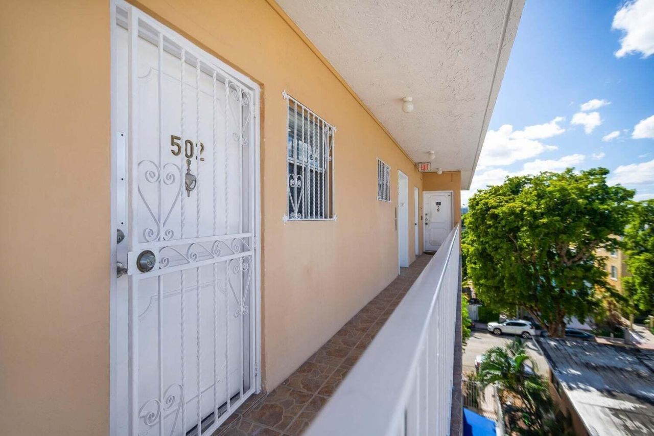 1605 Pennsylvania Avenue, Unit 502, Miami Beach, FL 33139 Photo