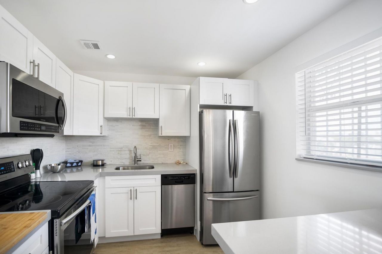 1605 Pennsylvania Avenue, Unit 502, Miami Beach, FL 33139 Photo