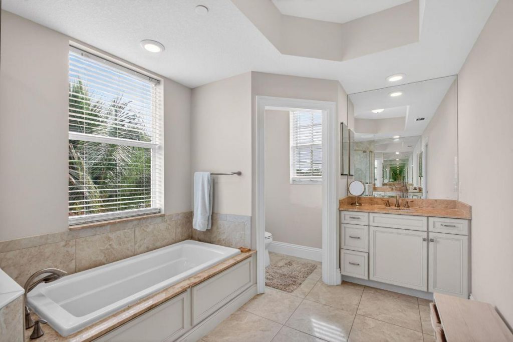 834 Bay Colony Drive S, Juno Beach, FL 33408 Photo