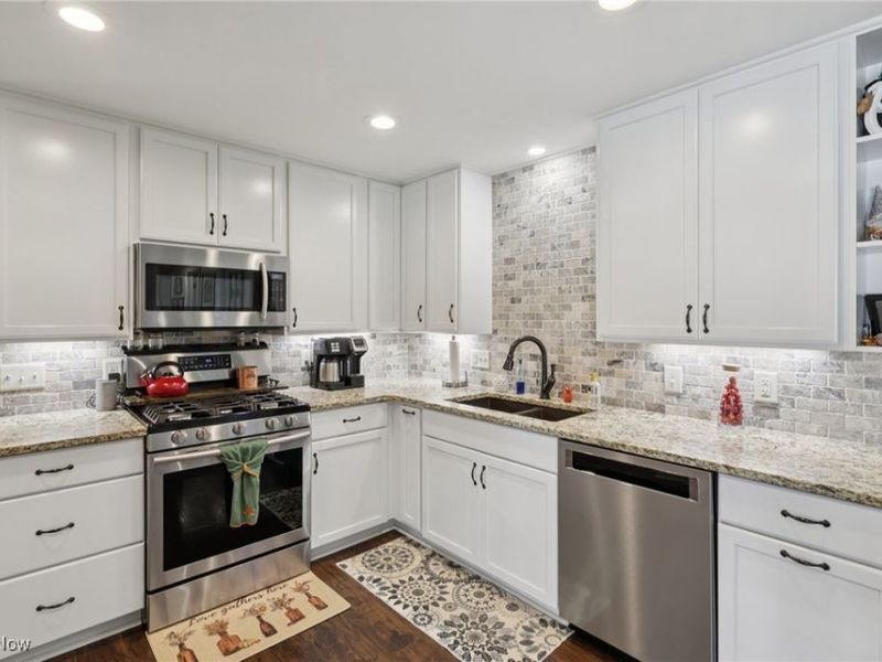 76 Stacy Drive, New Middletown, OH 44442 Photo 11