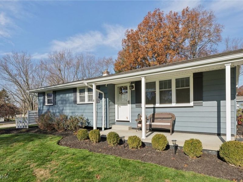 76 Stacy Drive, New Middletown, OH 44442 Photo 2