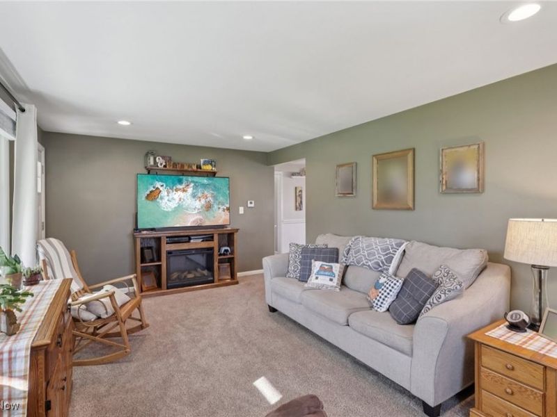 76 Stacy Drive, New Middletown, OH 44442 Photo 6