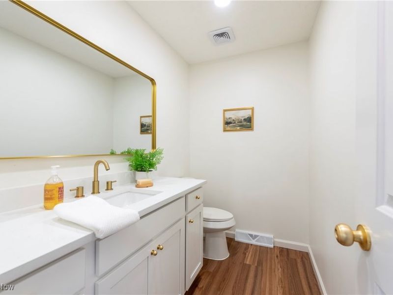 28100 Fairmount Boulevard, Cleveland, OH 44124 Photo 19