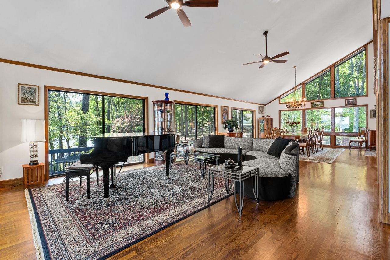 270 Harrison Point Photo 15