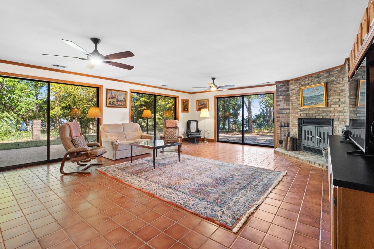 270 Harrison Point Photo 32