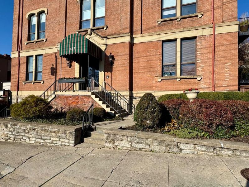 412 Liberty Hill, Unit 1B, Cincinnati, OH 45202 Photo 3