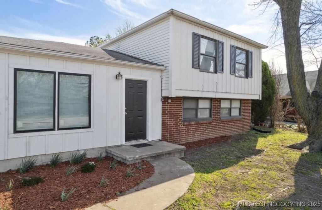 2129 S 103rd East Avenue, Tulsa, OK 74129 Main Photo