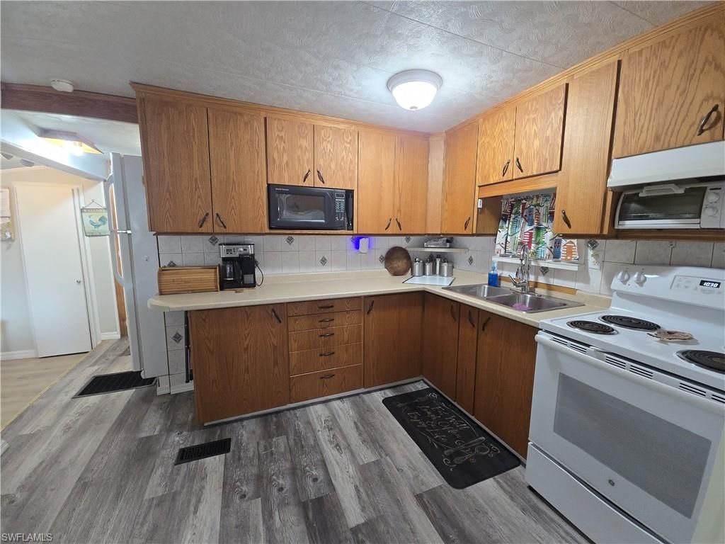 23 Enchanting Blvd, Naples, FL 34112 Photo
