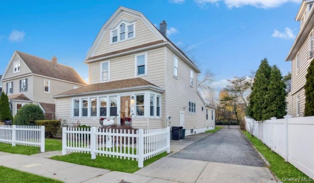 120 N Forest Avenue, Rockville Centre, NY 11570 Main Photo