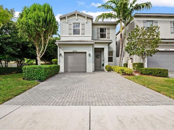 4501 NW 48th Ter, Tamarac, FL 33319