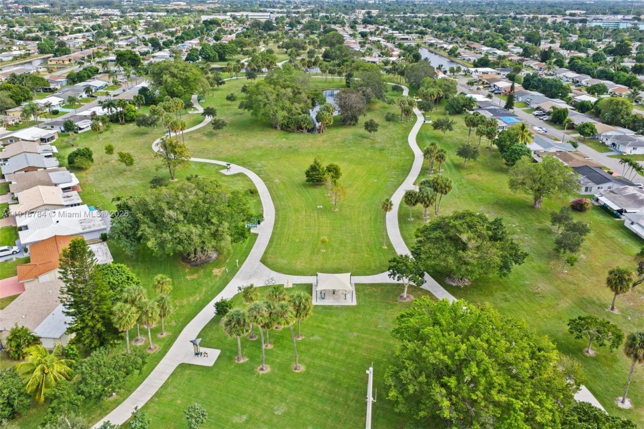 4501 NW 48th Ter, Tamarac, FL 33319 Photo