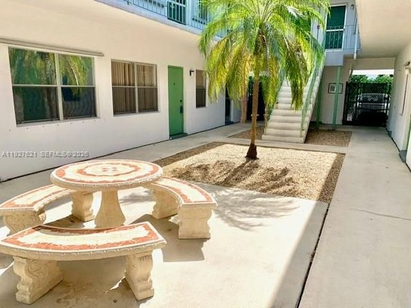 1824 Monroe St, Unit 4, Hollywood, FL 33020