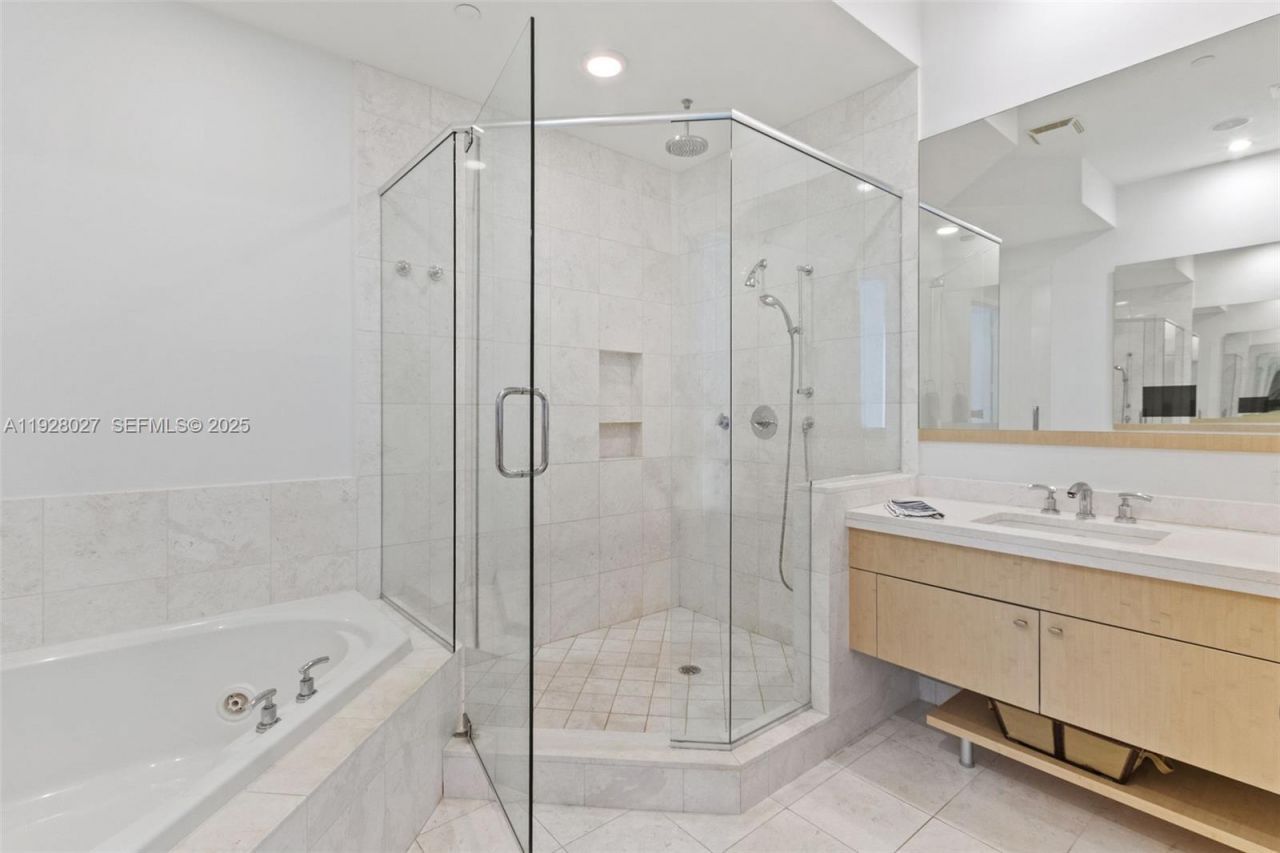 900 Brickell Key Blvd, Unit 2002, Miami, FL 33131 Photo