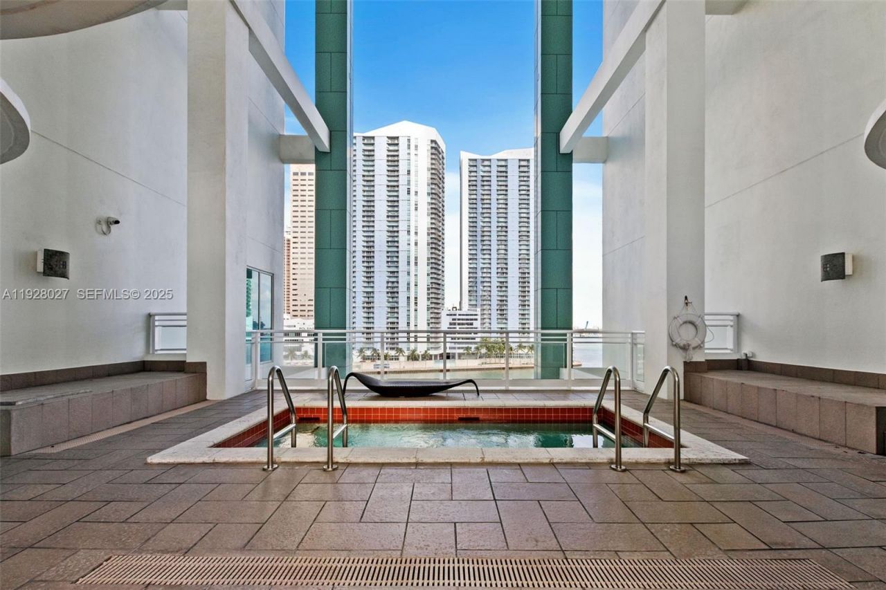 900 Brickell Key Blvd, Unit 2002, Miami, FL 33131 Photo