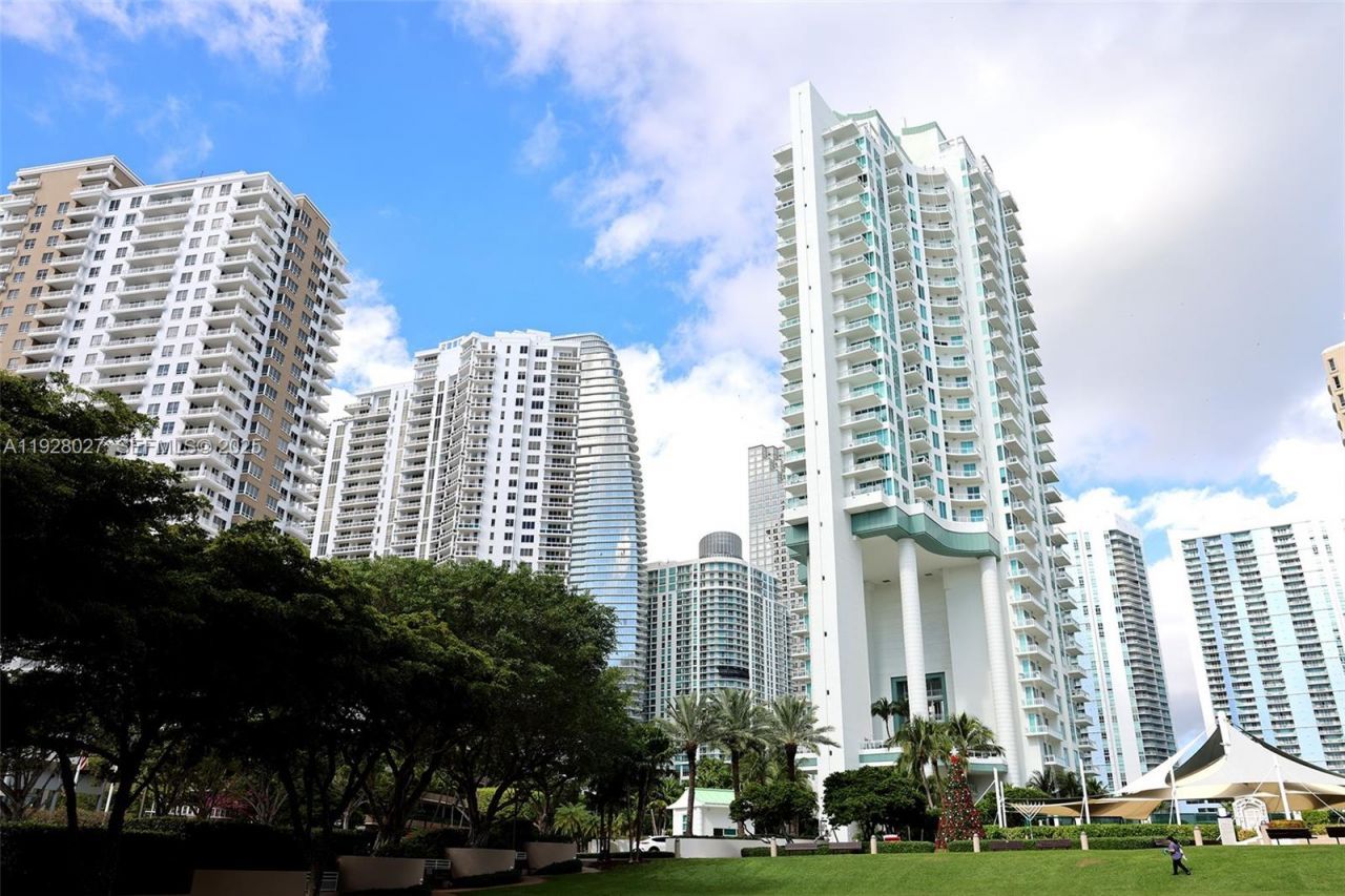 900 Brickell Key Blvd, Unit 2002, Miami, FL 33131 Photo