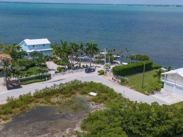 1145 Hakluyt Ln, Lower Keys, FL 33042
