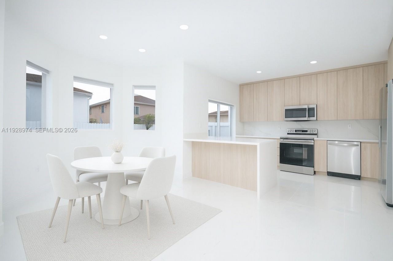 15064 SW 30th Ter, Miami, FL 33185 Photo