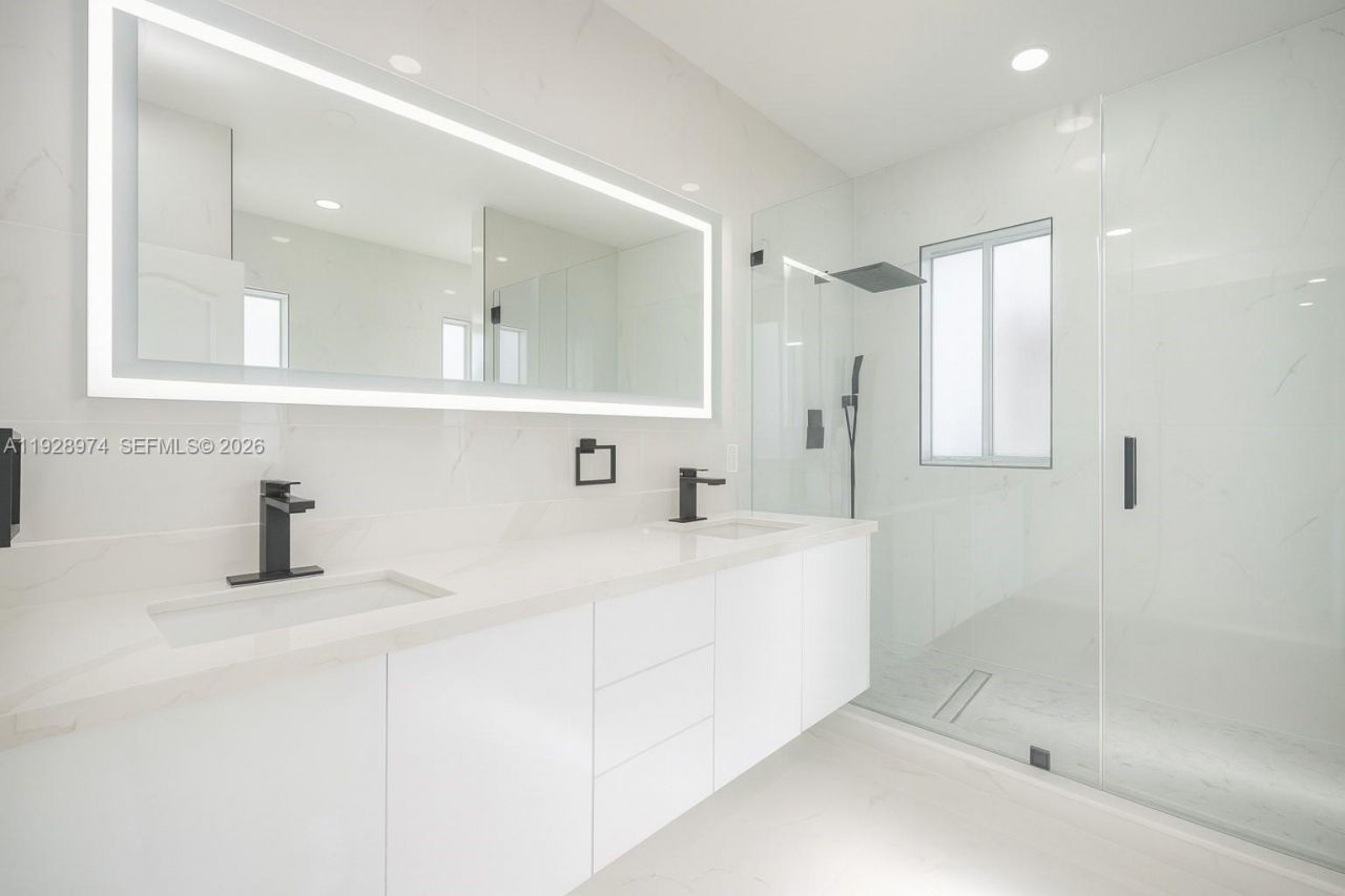 15064 SW 30th Ter, Miami, FL 33185 Photo