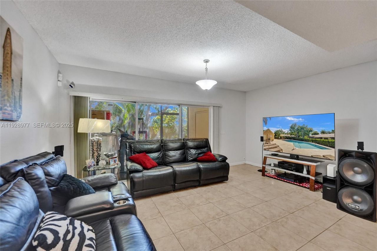 3592 NW 83rd Ln, Sunrise, FL 33351 Photo