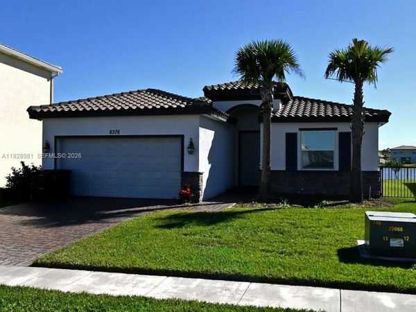 8376 NW Greenbank Cir, Port St. Lucie, FL 34987