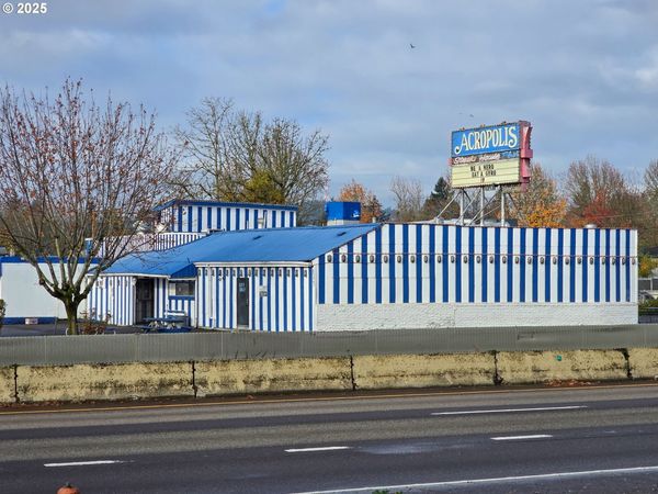 8325 SE MCLOUGHLIN BLVD, Portland, OR 97202