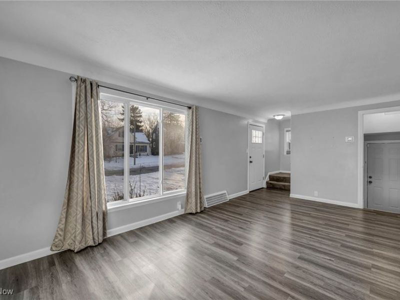 5194 Homewood Avenue, Maple Heights, OH 44137 Photo 8