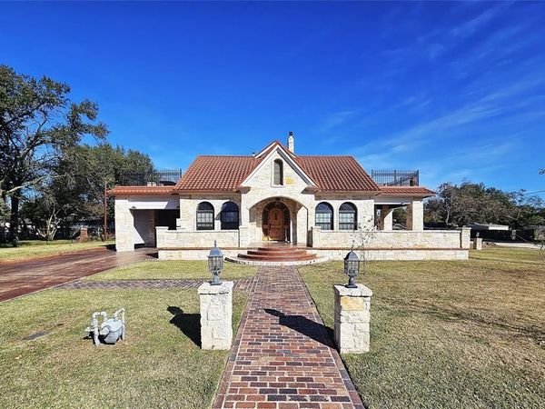 511 E Farrar Street, Groesbeck, TX 76642